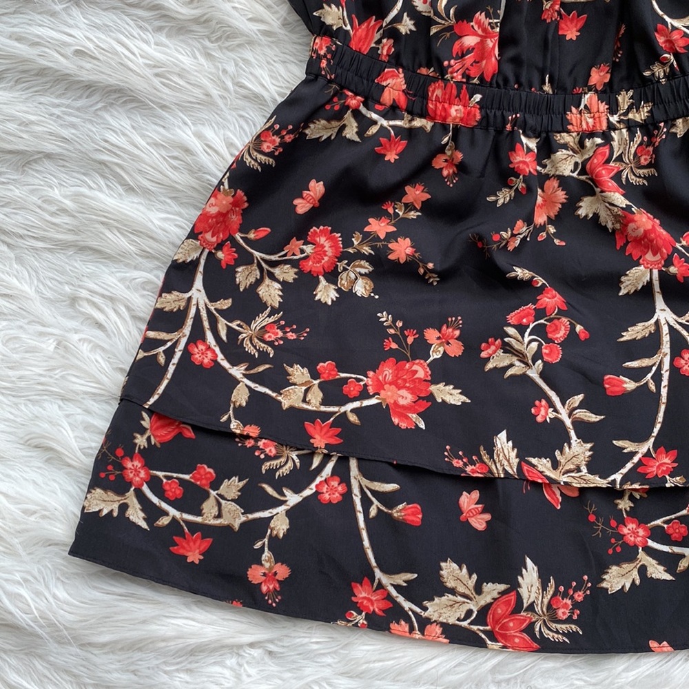 Joie | Jossa Pintuck Pleated Floral Dress in Caviar - Picture 5 of 12